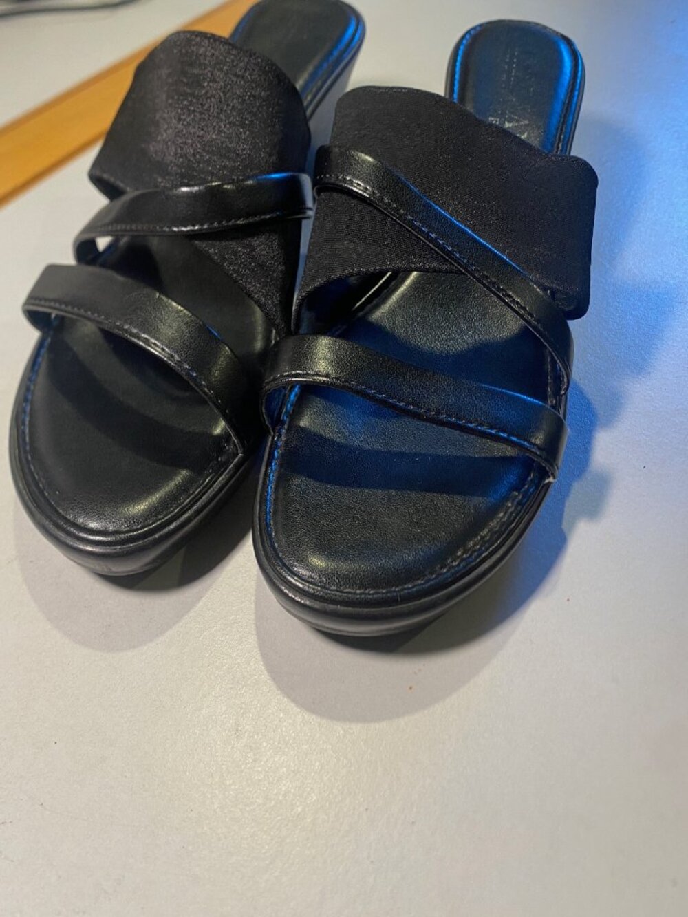 Italian Shoemakers - Size 8M - Women's Wedge Sandals Black Straps - Italy